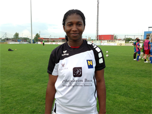 Erstmals eine Spielerin aus Afrika: Janet Owusu!